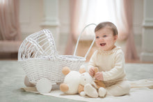 Carica l&#39;immagine nel visualizzatore di Gallery, Completino nascita in maglia NaturaPura/ Knitted shirt with voile collar and pants set - HOPLA&#39; PARMA Baby Collections

