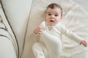 Completino nascita NaturaPura/Two piece Round collar shirt and  Footsie pants with crochet teddy - HOPLA' PARMA Baby Collections