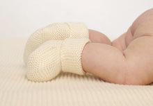 Load image into Gallery viewer, Scarpine in maglia NaturaPura/ Knitted baby booties - HOPLA&#39; PARMA Baby Collections
